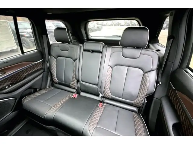 2025 Jeep Grand Cherokee Summit - Photo 10