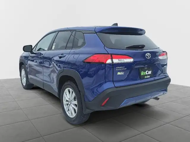 2025 Toyota Corolla Cross LE LE | Heated Seats & Wheels - Photo 4