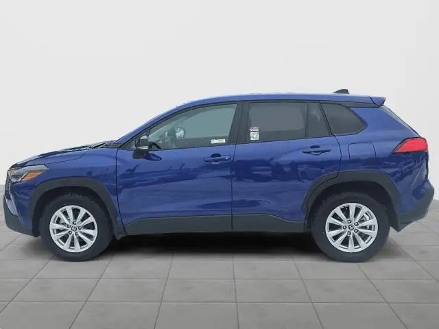 2025 Toyota Corolla Cross LE LE | Heated Seats & Wheels - Photo 5