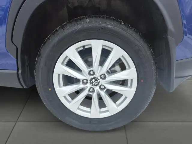 2025 Toyota Corolla Cross LE LE | Heated Seats & Wheels - Photo 11