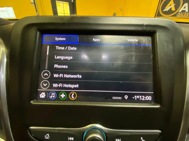 2020 Chevrolet Equinox LT - HEATED SEATS, BLUETOOTH, POWERED SEA - Photo 16