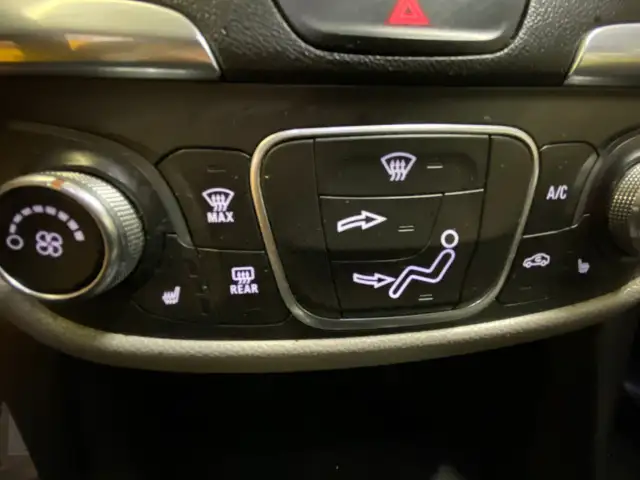 2020 Chevrolet Equinox LT - HEATED SEATS, BLUETOOTH, POWERED SEA - Photo 18