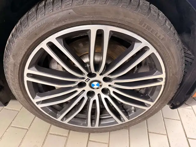 2017 BMW 5 Series xDrive - Photo 9