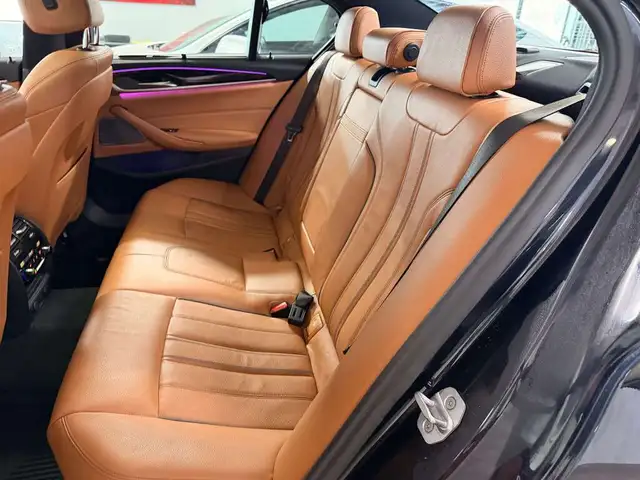 2017 BMW 5 Series xDrive - Photo 17