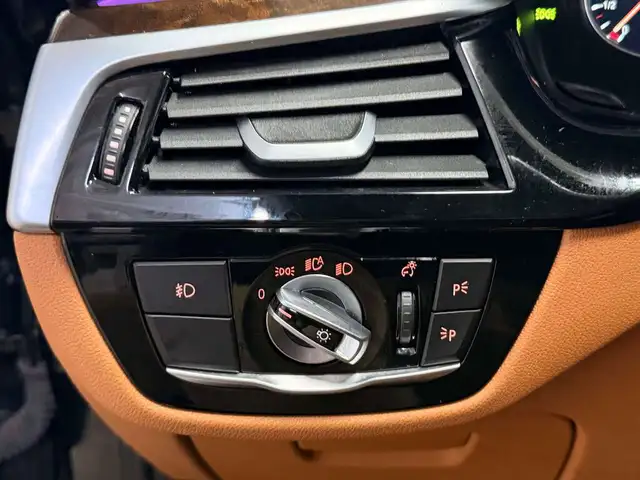 2017 BMW 5 Series xDrive - Photo 21