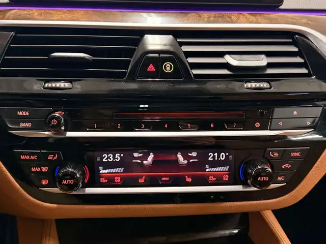 2017 BMW 5 Series xDrive - Photo 31