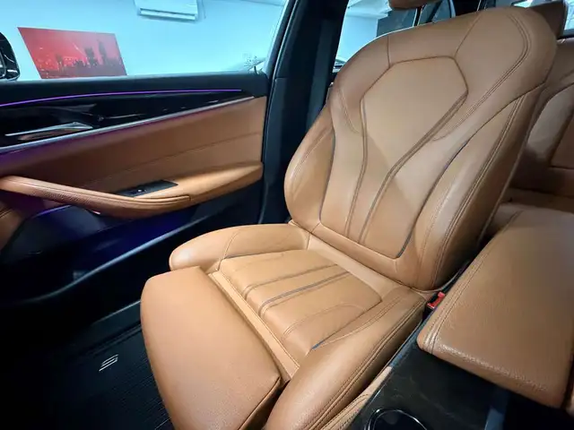 2017 BMW 5 Series xDrive - Photo 35