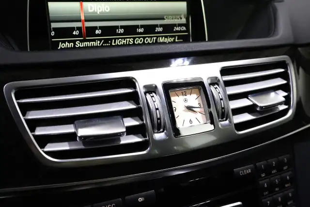 2014 Mercedes-Benz E-Class E 550 4MATIC Sedan - Photo 19