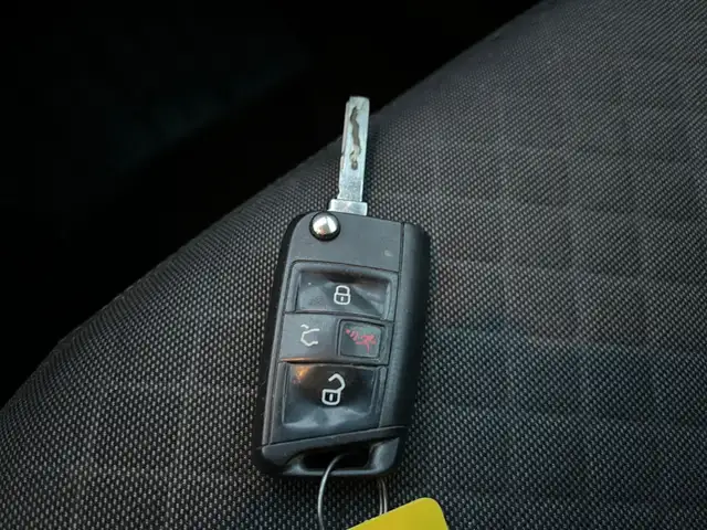 2018 Volkswagen Tiguan TRENDLINE | BACK-UP CAM | HTD SEATS | APP - Photo 24