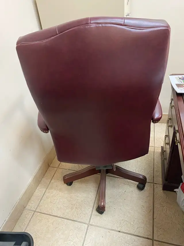 Leather Office Chairs and Executive swivel chair - Photo 5