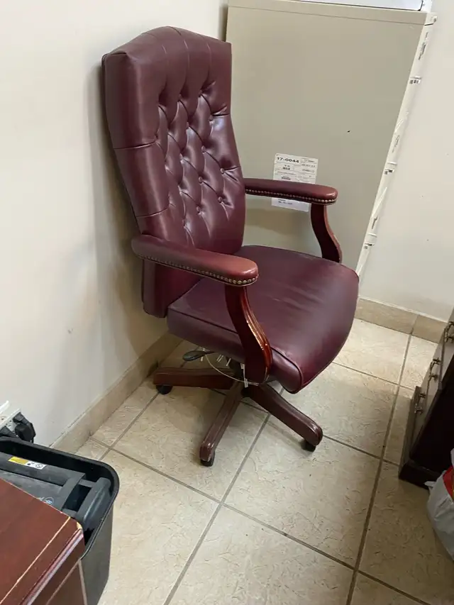 Leather Office Chairs and Executive swivel chair - Photo 7