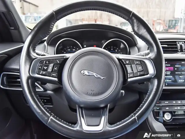 2018 Jaguar F-PACE 25t AWD Prestige - Photo 13