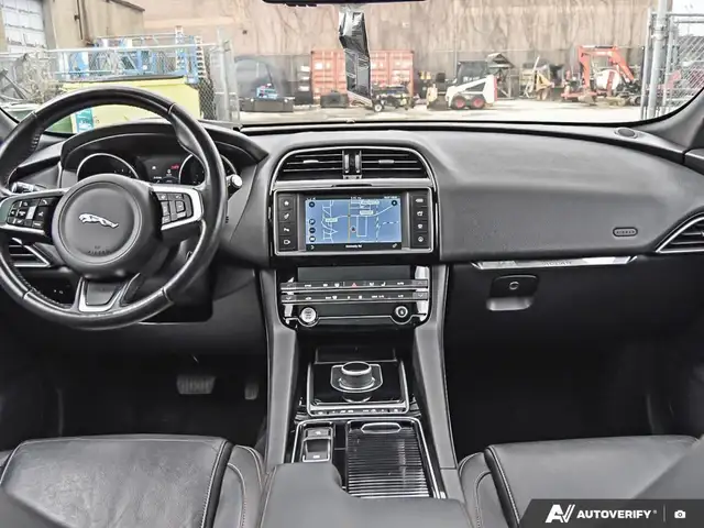 2018 Jaguar F-PACE 25t AWD Prestige - Photo 24