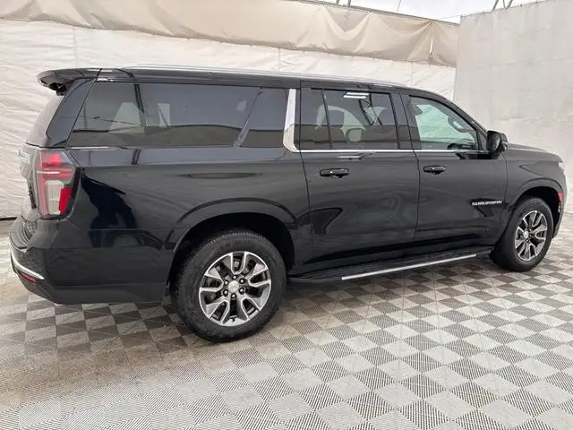 2024 Chevrolet Suburban LT - Photo 4