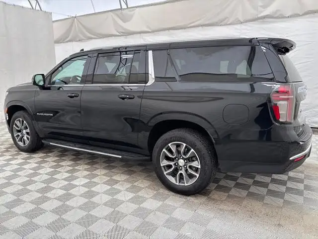 2024 Chevrolet Suburban LT - Photo 5