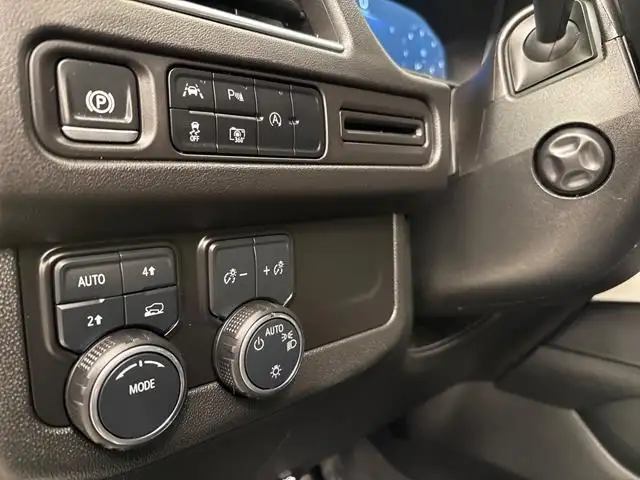 2024 Chevrolet Suburban LT - Photo 9