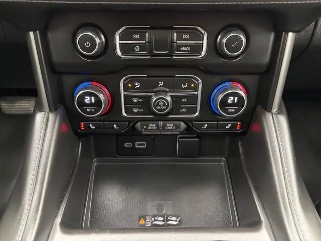 2024 Chevrolet Suburban LT - Photo 17