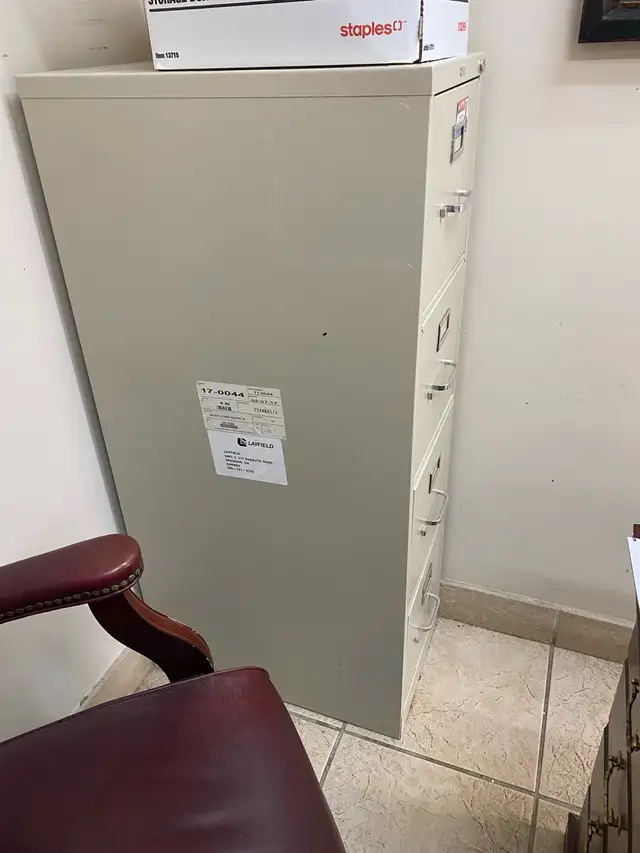 Filing Cabinets Very Good Condition Super Clean - Photo 2