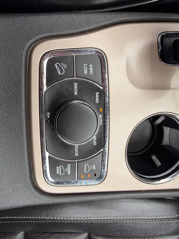 2015 Jeep Grand Cherokee Overland Diesel : No Reported Accidents - Photo 17