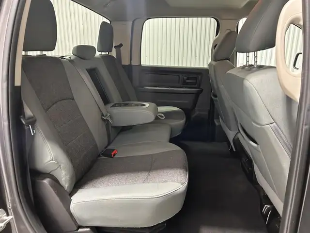 RAM 1500 Classic Express cabine d'équipe 4x4 caisse de 5 pi 7 po - Photo 17