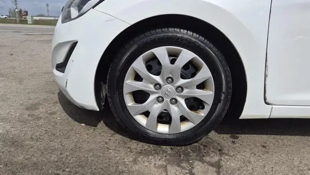 2014 Hyundai Elantra GL, WELL MAINTAINED, DRIVES GREAT, CERTIFIE - Photo 12