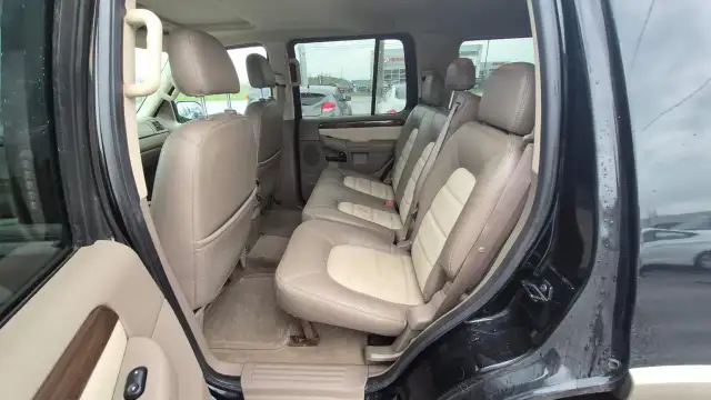 2004 Ford Explorer Eddie Bauer, UNDERCOATED, CLEAN, CERTIFIED - Photo 10