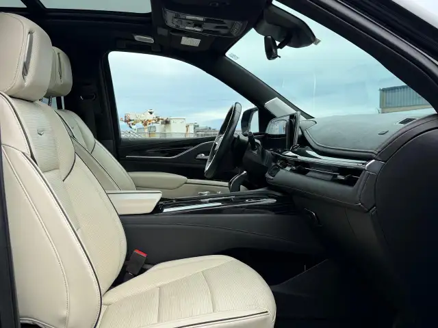 2021 Cadillac Escalade Sport 600 CLEAN CARFAX - Photo 44