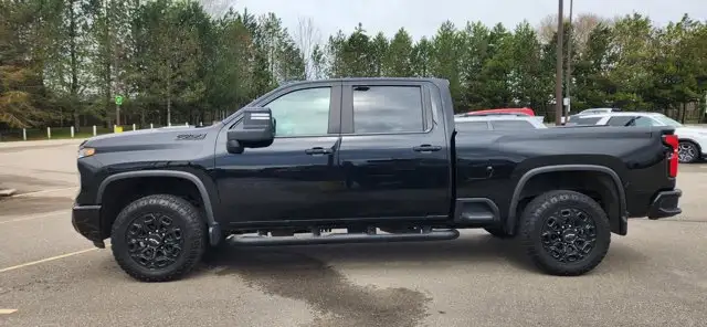 2024 Chevrolet Silverado 2500HD LT Z71 Crew Cab 4WD | No - Photo 2