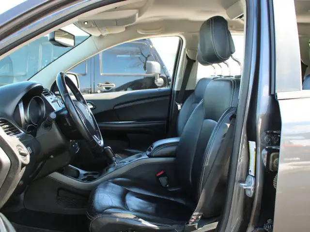 2017 Dodge Journey Crossroad  No Accidents | Heated Seats | V6 - Photo 2