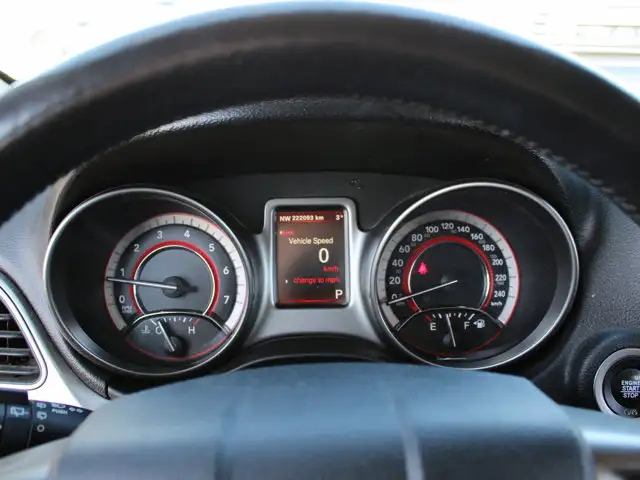 2017 Dodge Journey Crossroad  No Accidents | Heated Seats | V6 - Photo 4