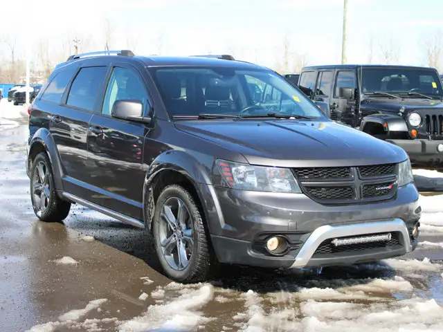 2017 Dodge Journey Crossroad  No Accidents | Heated Seats | V6 - Photo 5