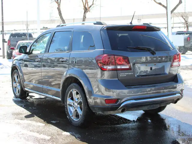 2017 Dodge Journey Crossroad  No Accidents | Heated Seats | V6 - Photo 7