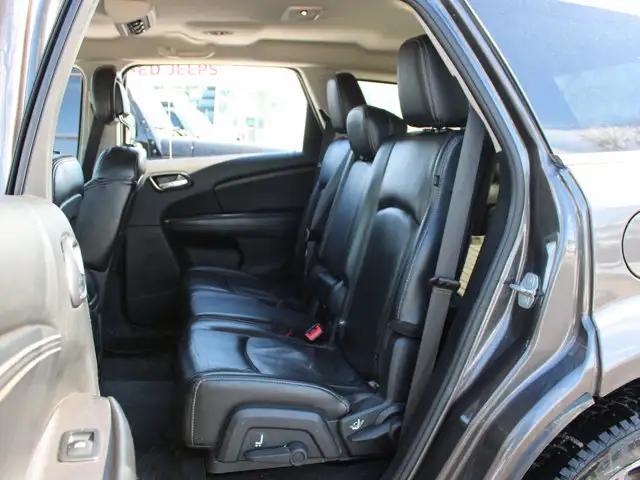 2017 Dodge Journey Crossroad  No Accidents | Heated Seats | V6 - Photo 9