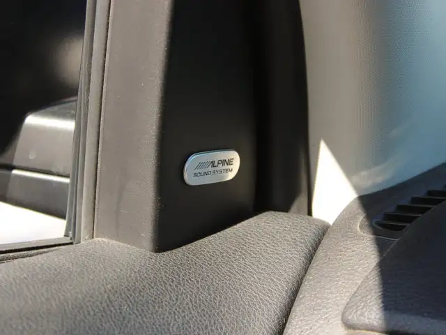 2017 Dodge Journey Crossroad  No Accidents | Heated Seats | V6 - Photo 11