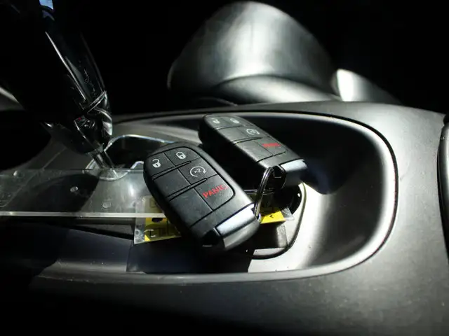 2017 Dodge Journey Crossroad  No Accidents | Heated Seats | V6 - Photo 12