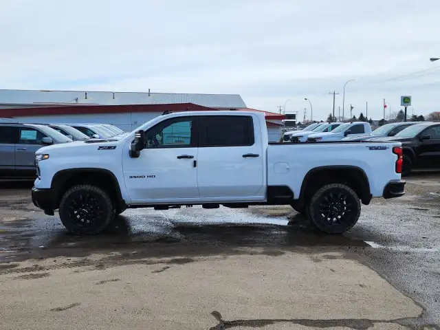 2026 Chevrolet Silverado 3500HD LT 6'8 FOOT BOX | DURAMAX | T... - Photo 3