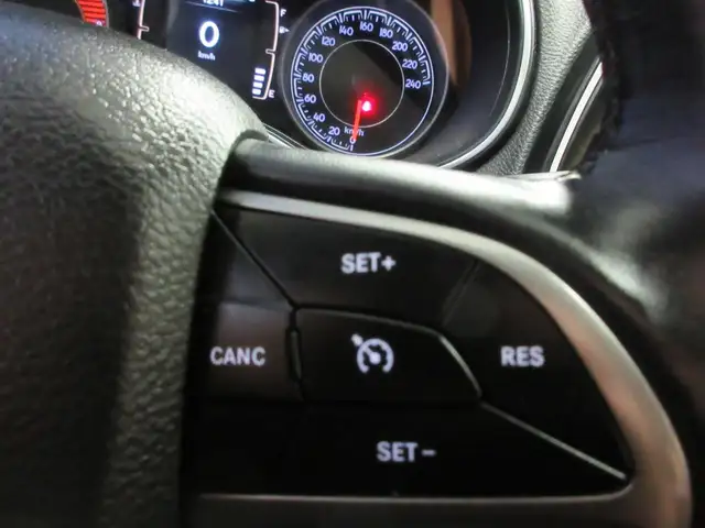 JEEP CHEROKEE 2019 SPORT 4X4 V-6 3.2 LITRES SIEGES   VOLANT CHAU - Photo 8