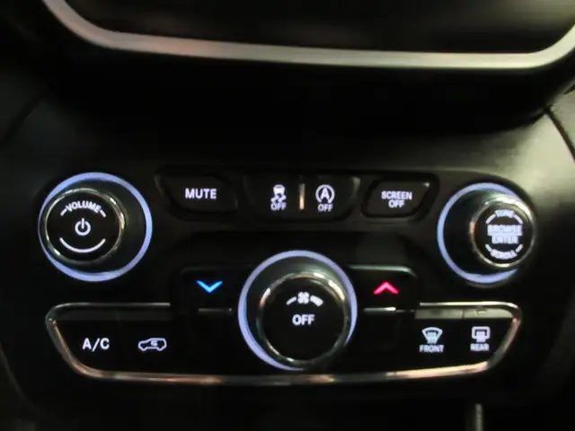 JEEP CHEROKEE 2019 SPORT 4X4 V-6 3.2 LITRES SIEGES   VOLANT CHAU - Photo 15