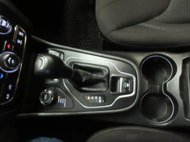 JEEP CHEROKEE 2019 SPORT 4X4 V-6 3.2 LITRES SIEGES   VOLANT CHAU - Photo 18