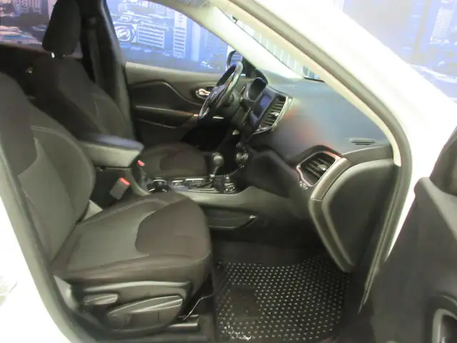 JEEP CHEROKEE 2019 SPORT 4X4 V-6 3.2 LITRES SIEGES   VOLANT CHAU - Photo 23