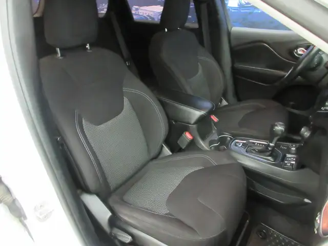 JEEP CHEROKEE 2019 SPORT 4X4 V-6 3.2 LITRES SIEGES   VOLANT CHAU - Photo 25