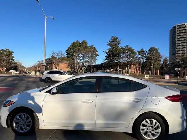 2017 Hyundai Elantra EXTRA CLEAN-AUTOMATIC-BLUETOOTH & MORE! - Photo 4