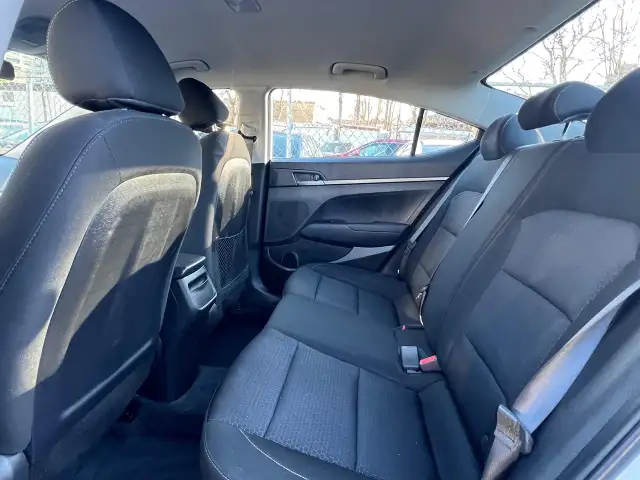 2017 Hyundai Elantra EXTRA CLEAN-AUTOMATIC-BLUETOOTH & MORE! - Photo 12