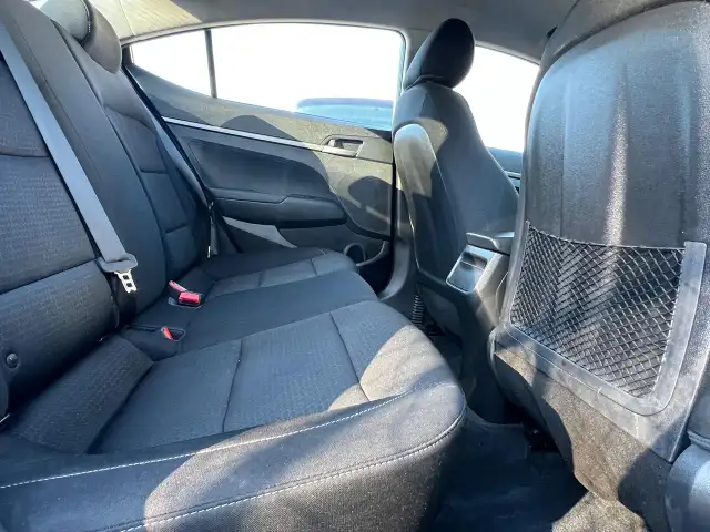 2017 Hyundai Elantra EXTRA CLEAN-AUTOMATIC-BLUETOOTH & MORE! - Photo 14