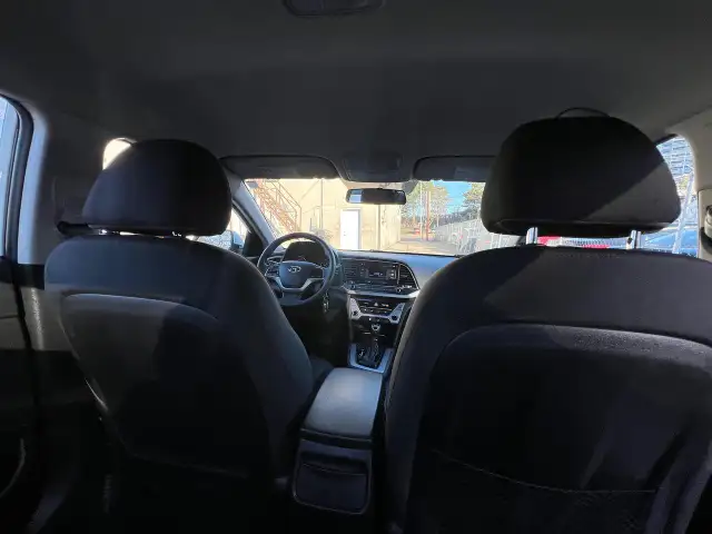 2017 Hyundai Elantra EXTRA CLEAN-AUTOMATIC-BLUETOOTH & MORE! - Photo 18