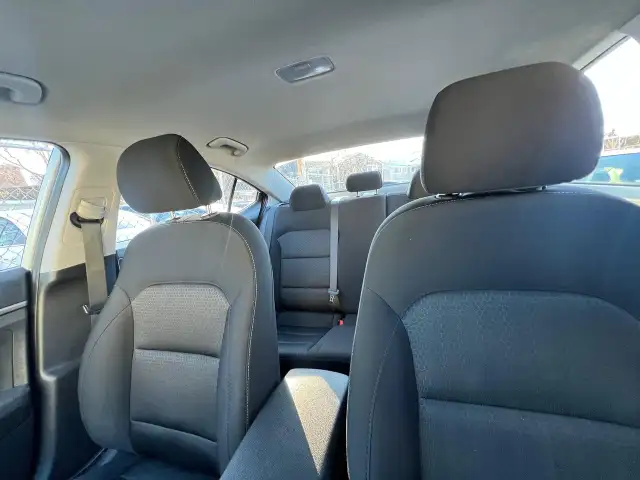 2017 Hyundai Elantra EXTRA CLEAN-AUTOMATIC-BLUETOOTH & MORE! - Photo 19