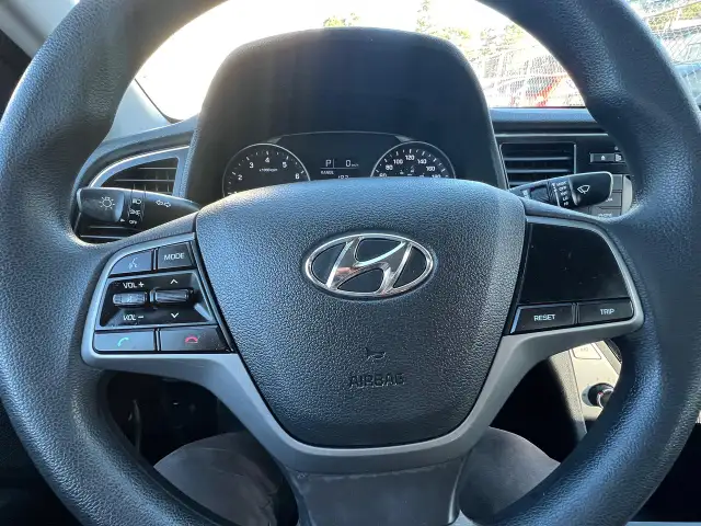 2017 Hyundai Elantra EXTRA CLEAN-AUTOMATIC-BLUETOOTH & MORE! - Photo 21