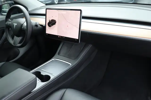 2022 Tesla Model Y - Photo 12