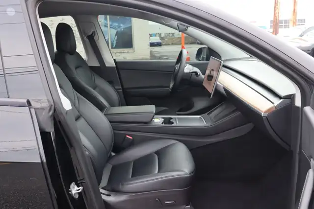 2022 Tesla Model Y - Photo 13