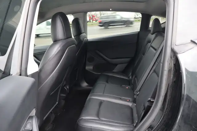 2022 Tesla Model Y - Photo 16